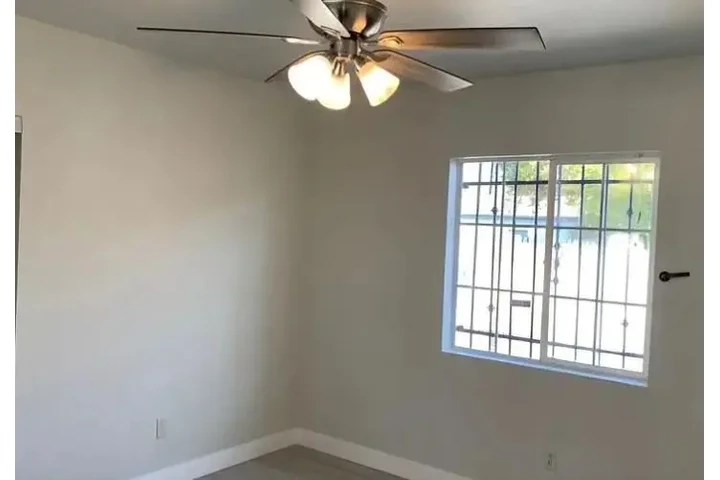 $1450 : Available 1Bedroom Apt  in LA image 5