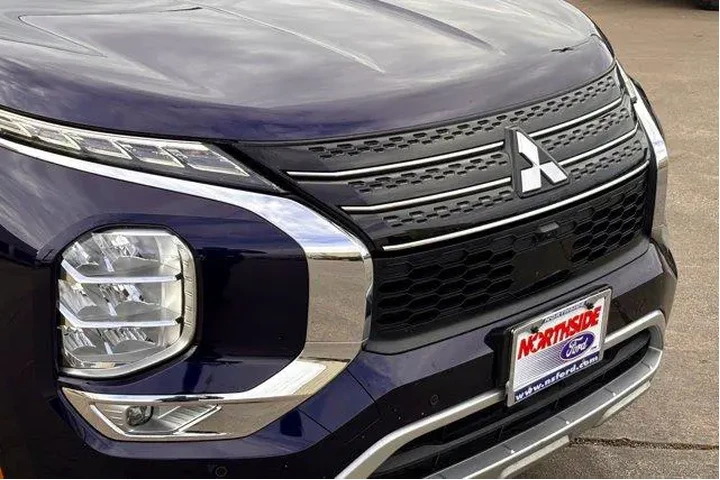$24977 : Mitsubishi Outlander 2023 SE image 4