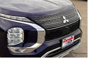$24977 : Mitsubishi Outlander 2023 SE thumbnail