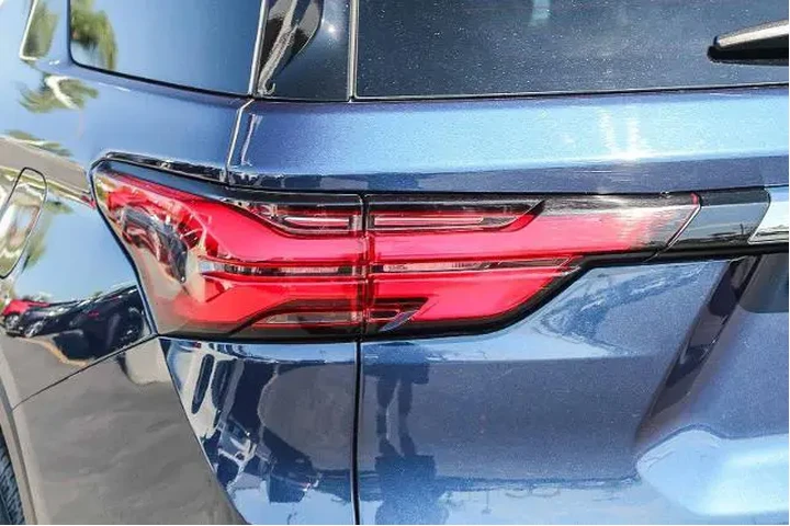 $28555 : Chevrolet Traverse 2023 LT C image 7