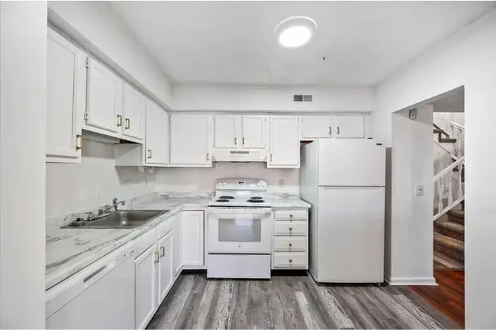 $1450 : Nice 2 Bedroom/1.5 Bath image 7