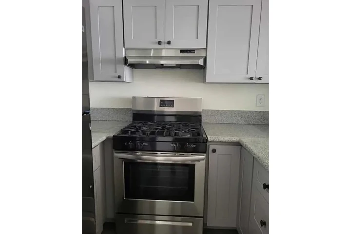 $1450 : 1 Bed Apartment for rent in LA image 2