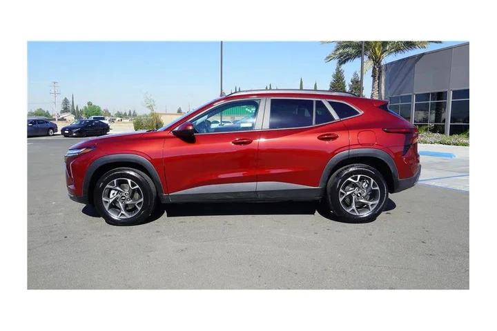 $22984 : 2025 Trax LT image 10