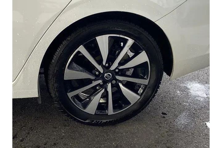 Nissan Sentra 2022 SV 4dr Se image 10