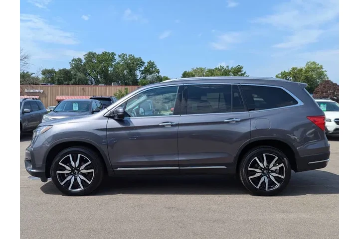 $28975 : 2021 Pilot Touring w/Rear Cap image 9