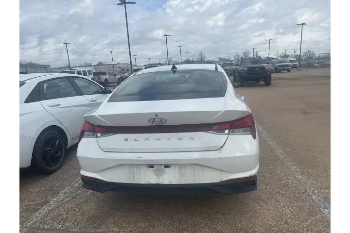 $18395 : Hyundai ELANTRA 2023 SEL 4dr image 4