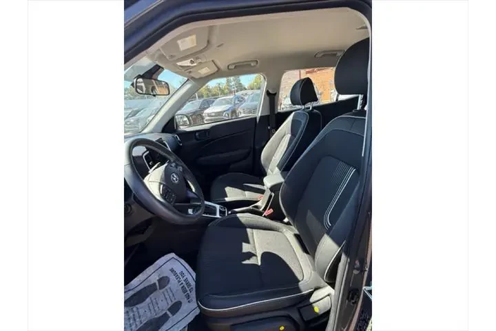 $21995 : Hyundai VENUE 2025 Limited 4 image 10