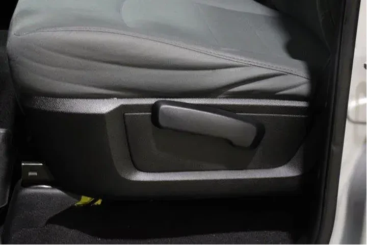 $18692 : Ram 1500 2014 4x2 Express 4d image 4