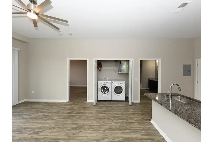 $1300 : Standard 1bd and 1 bathroom image 5