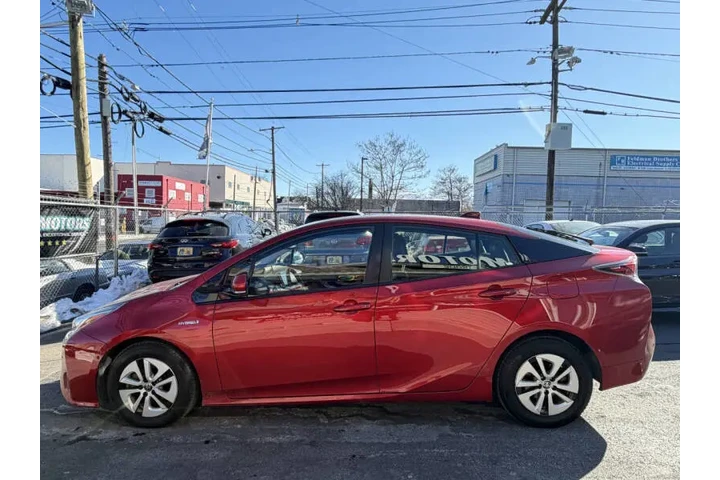 $13499 : 2018 Prius Four image 7