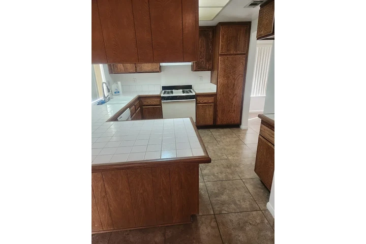$1400 : Fontana - Available image 2