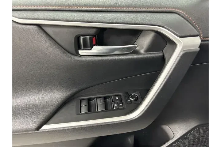 $23300 : Toyota RAV4 2021 AWD Adventu image 5