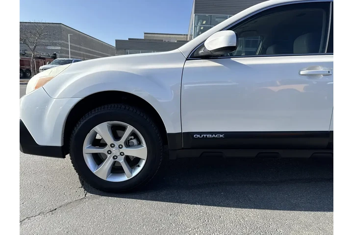 $6546 : Subaru Outback 2014 AWD 2.5i image 9
