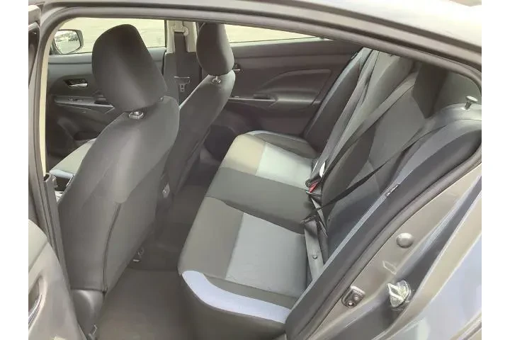 $22950 : Nissan Versa 2025 SV 4dr Sed image 3