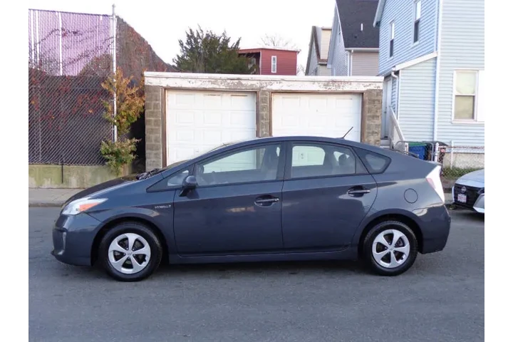 $11450 : 2013 Prius Three image 7