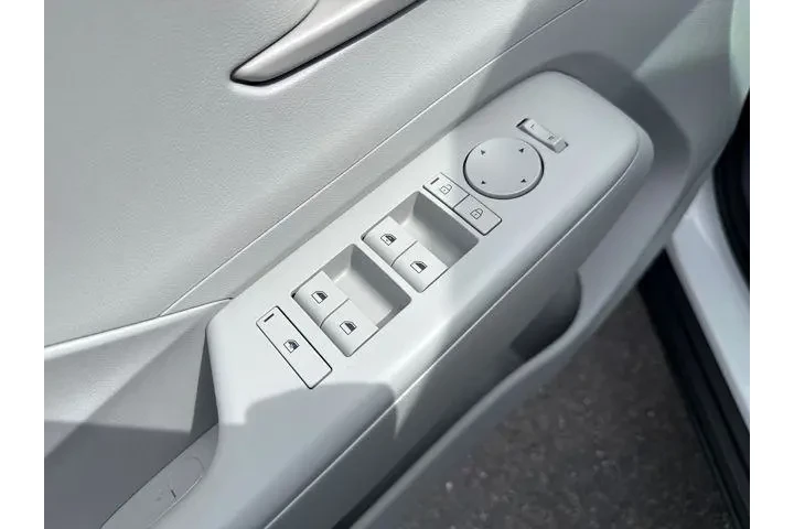 $24292 : Hyundai KONA 2025 SEL 4dr Cr image 10