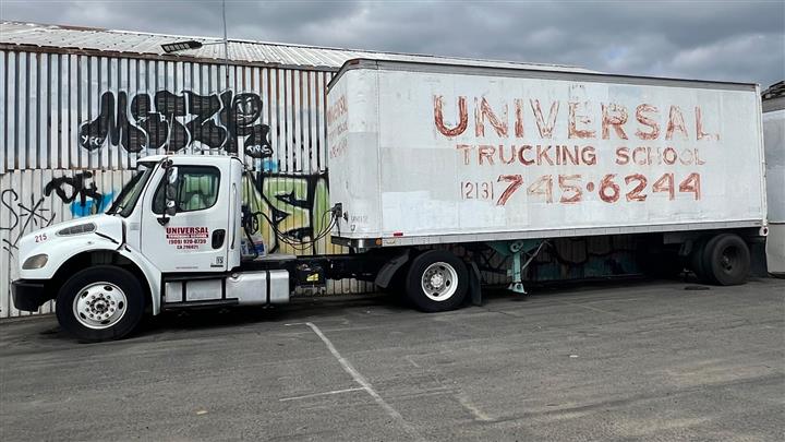 Universal Truck & Bus Driving image 4