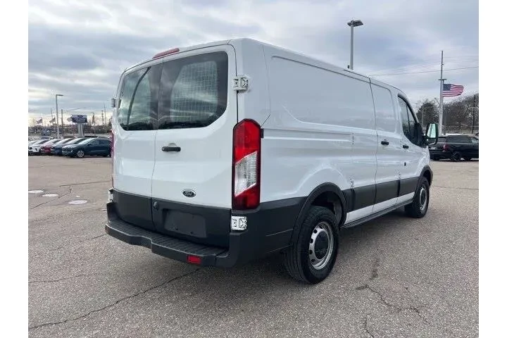$17304 : Ford Transit 2018 250 3dr SW image 4