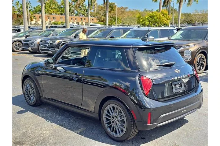$26990 : MINI Hardtop 2 Door 2025 Coo image 4