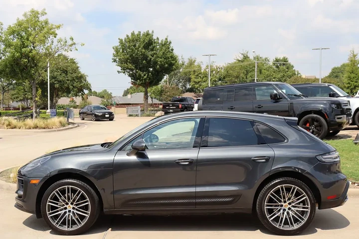 $43996 : 2023 Macan image 7