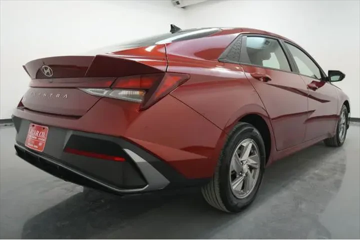 $20795 : Hyundai ELANTRA 2025 SE 4dr image 9