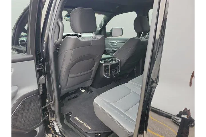 $26998 : Ram 1500 2021 4x4 Big Horn 4 image 5