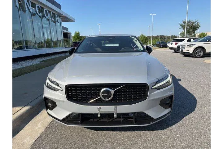 $33430 : Volvo S60 2023 AWD B5 Core B image 9