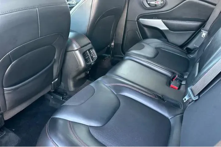 $14000 : Jeep Cherokee 2018 4x4 Trail image 4