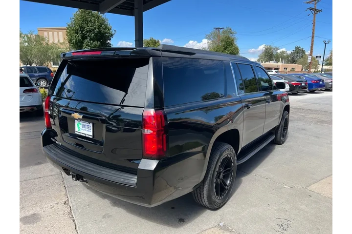 2017 Suburban LT 4WD image 5