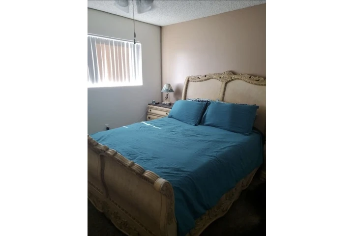 $600 : Antique Bedroom Set image 4