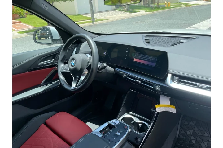 $54000 : 2025 BMW con Premium Package! image 7