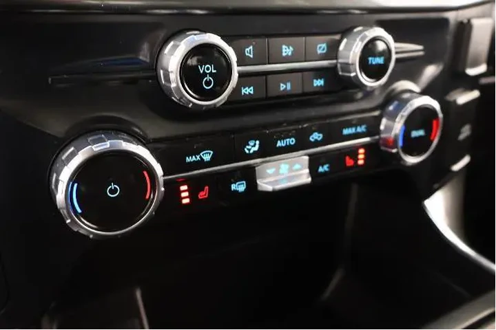 $38702 : Ford F-150 2023 4x4 XLT 4dr image 8