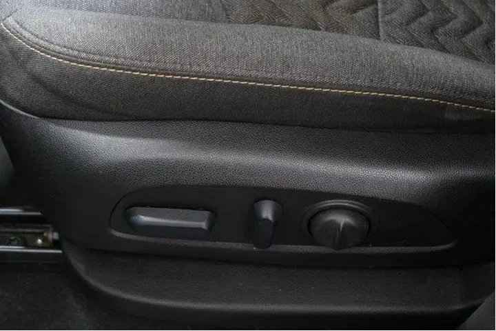 $18917 : Chevrolet Equinox 2023 LT 4d image 7