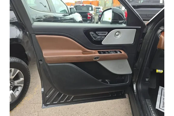 $31999 : Lincoln Aviator 2020 AWD Res image 9