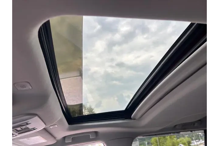 $30885 : Toyota Highlander 2024 LE 4d image 5