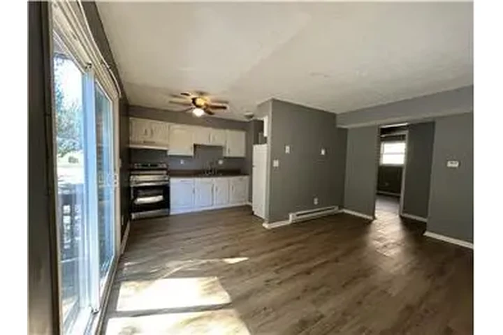 $625 : Rental property with 2 bedro image 5