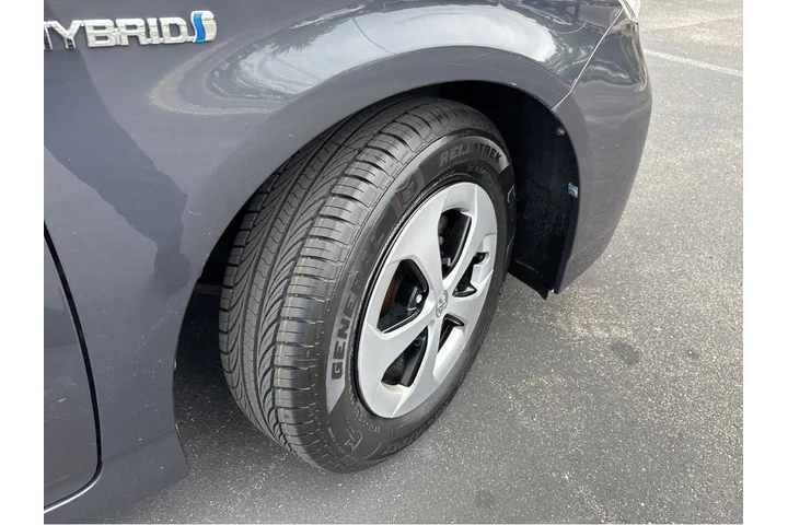$10000 : 2013 Prius Four image 10