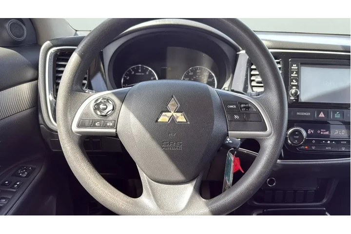 $8973 : Mitsubishi Outlander 2018 AW image 10