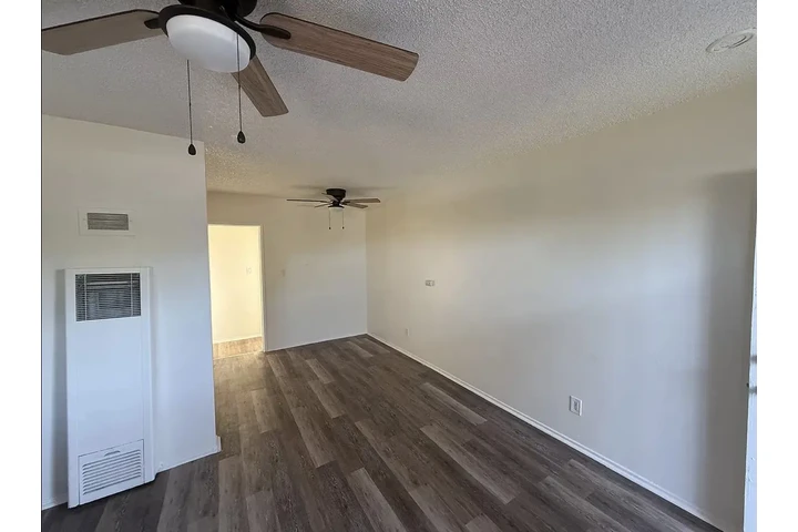 $1100 : Remodelado apt huntington park image 6