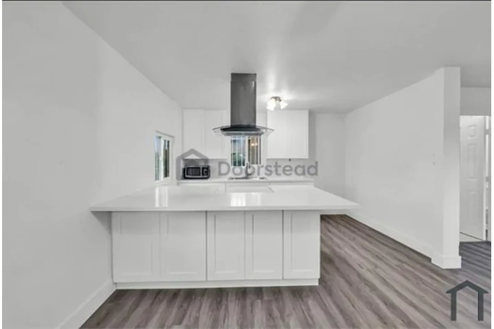 $2600 : CASA DE RENTA ! image 3