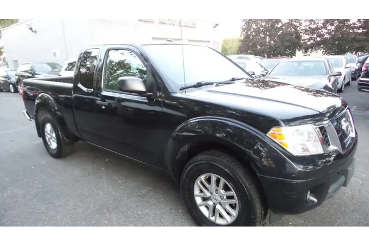 $13900 : 2016 Frontier SV V6 image 3