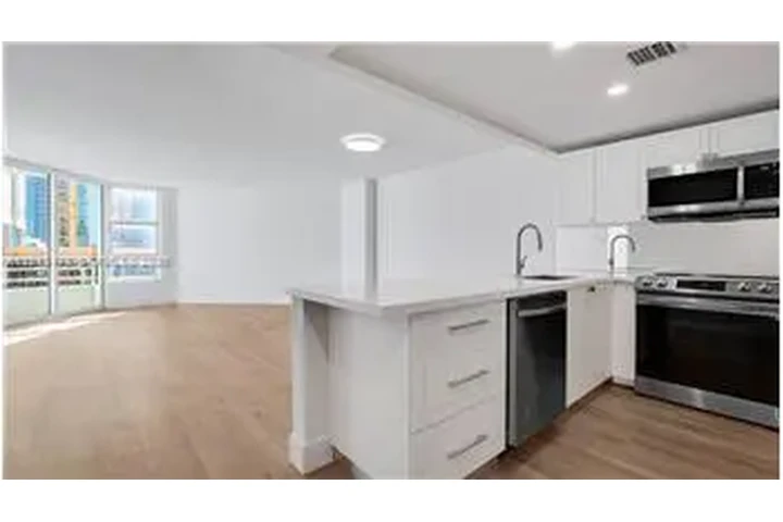 $4185 : Rental property with 1 bedro image 1