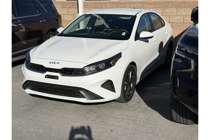 $16588 : Kia Forte 2023 LXS 4dr Sedan image 2