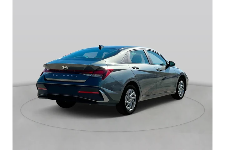 $18420 : Hyundai ELANTRA 2024 SEL 4dr image 7