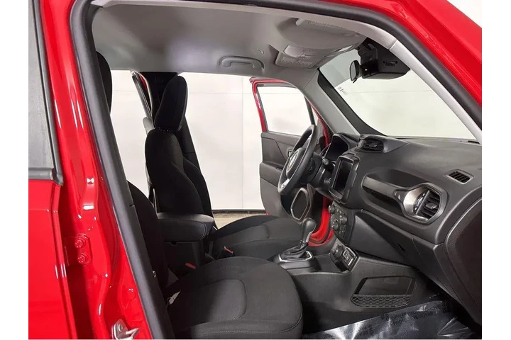 $21697 : 2023 Renegade Latitude image 6