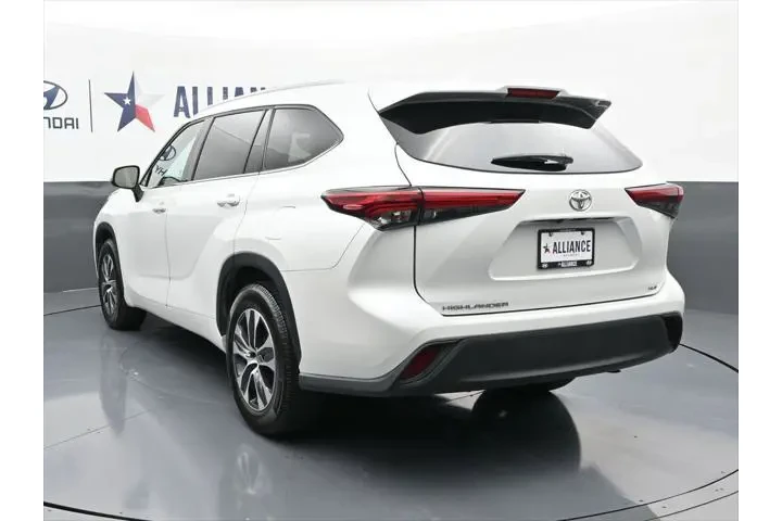 $31956 : Toyota Highlander 2022 XLE 4 image 6