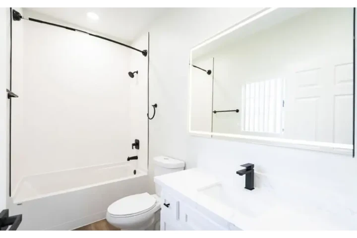 $2598 : 1620 S Bentley Ave1620 s,In LA image 5