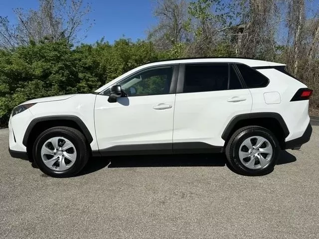 $17500 : 2021 Toyota RAV4 LE image 3