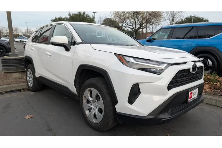 $27995 : 2023 RAV4 LE image 7