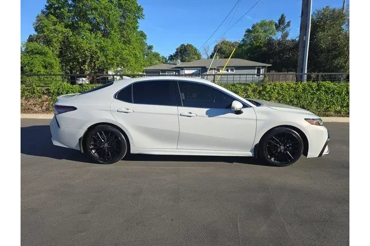 $32995 : Toyota Camry Hybrid 2024 XSE image 3